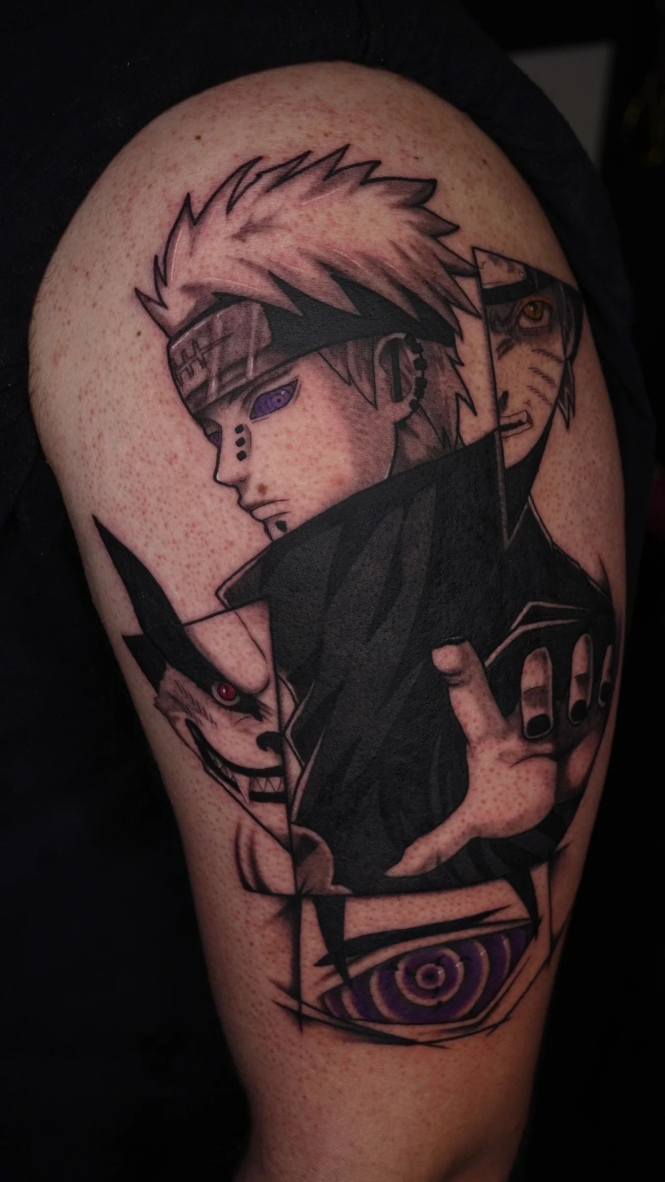 Pain, de Naruto, en el hombro