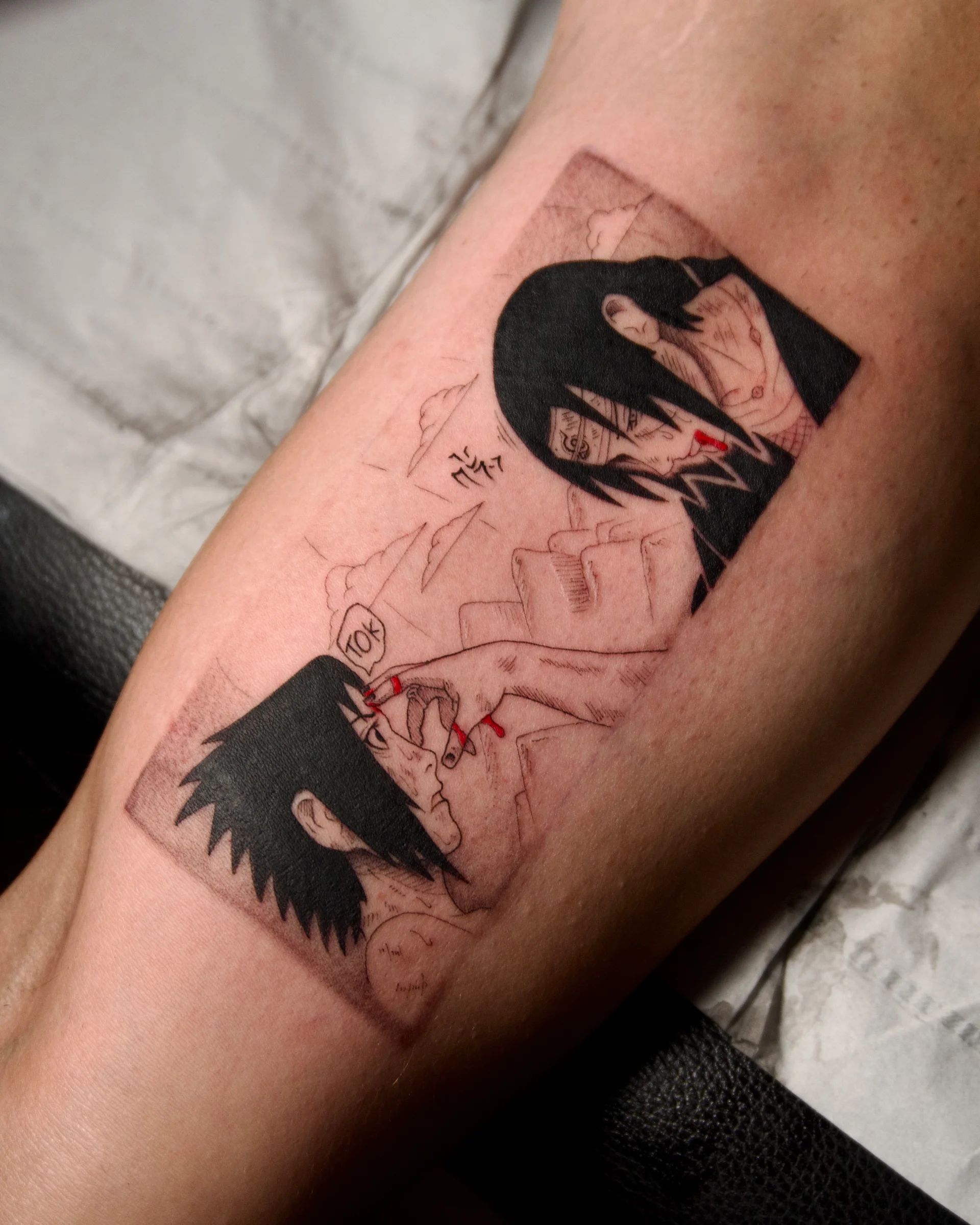 Viñetas de manga de Naruto en el antebrazo